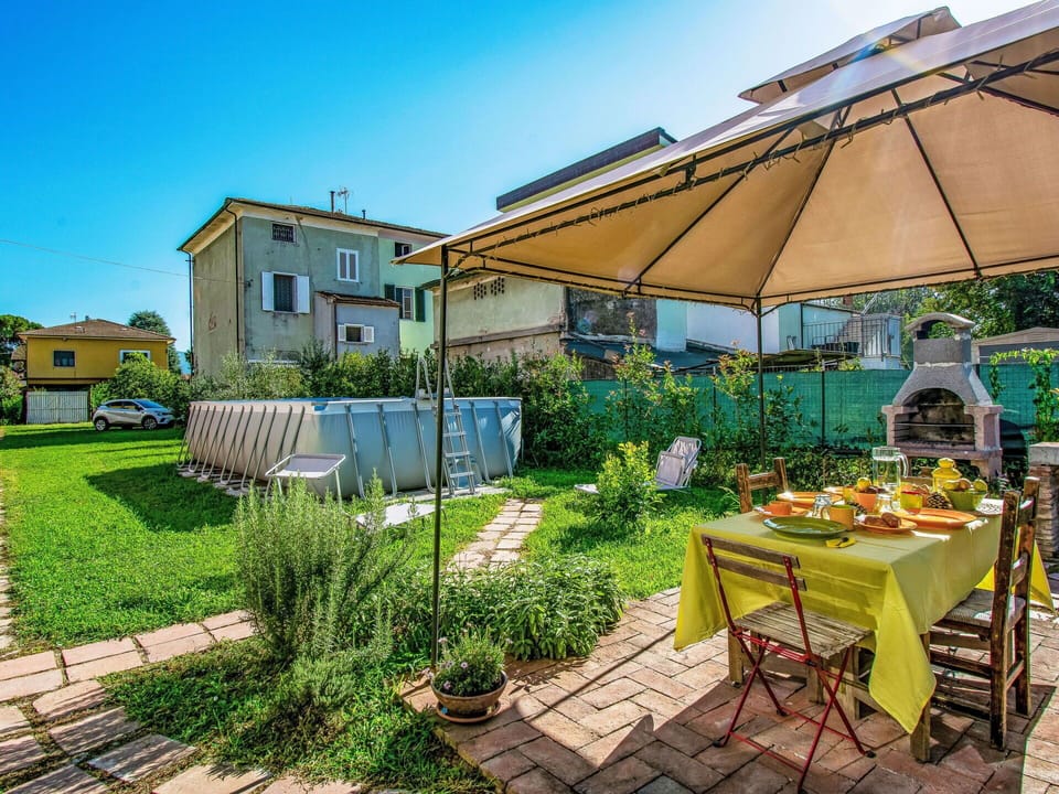 Plant, Sky, Table, Property, Architecture, Building, Chair, Outdoor Furniture, Shade, Outdoor Table
