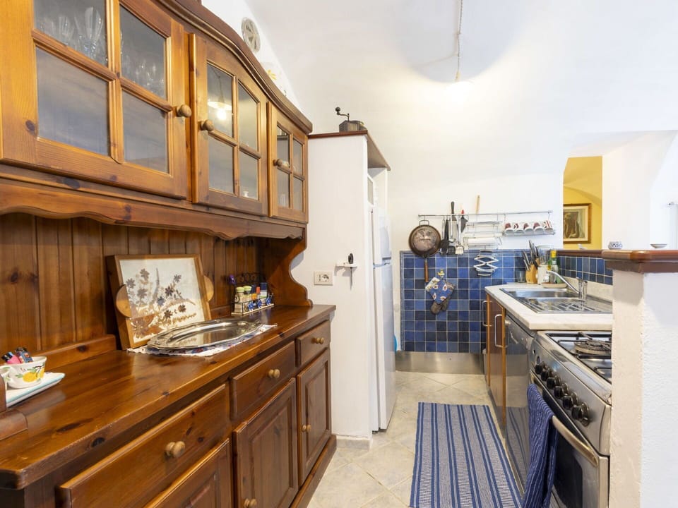 Cabinetry, Furniture, Property, Countertop, Building, Wood, Drawer, Kitchen Appliance, Kitchen, Interior Design