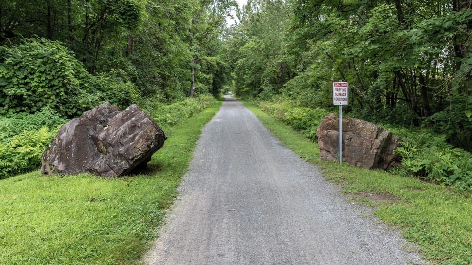 Conveniently located just one block from the bike path with easy access to the Causeway