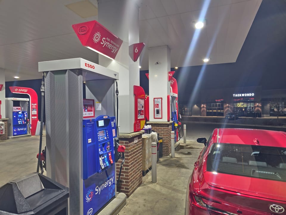 Gas Station 2 Mins away!