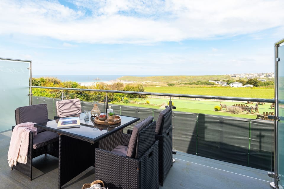 2 Beachview, Crantock, Cornwall, self catering with Beach Retreats.