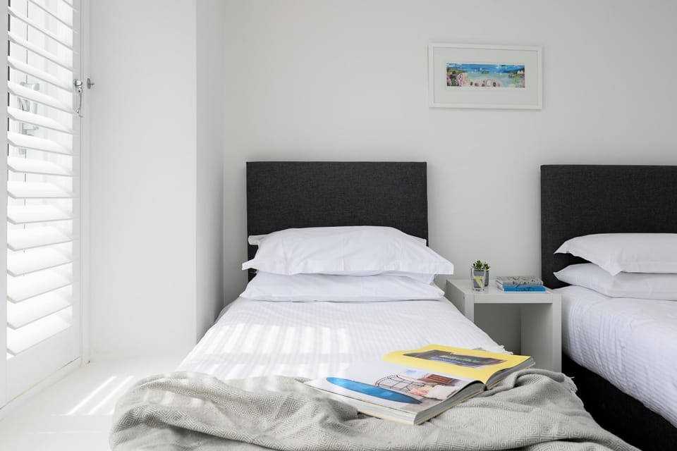 2 Beachview, Crantock, Cornwall, self catering with Beach Retreats.