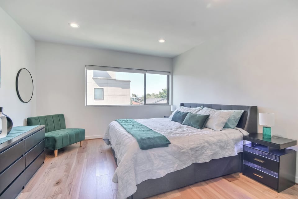 Bedroom 3 (King)
