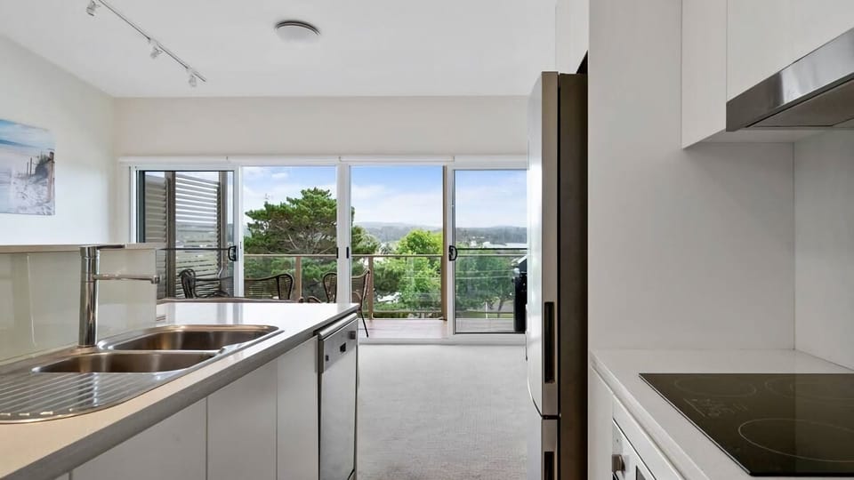 Compact kitchen for convenient stays