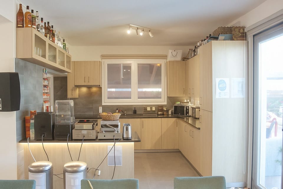 Fully equipped shared kitchen