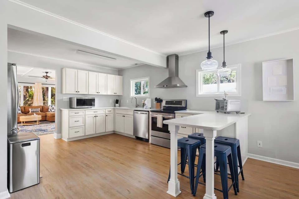Fully equipped kitchen with everything you need to cook a meal with seating for 4 at the island! 