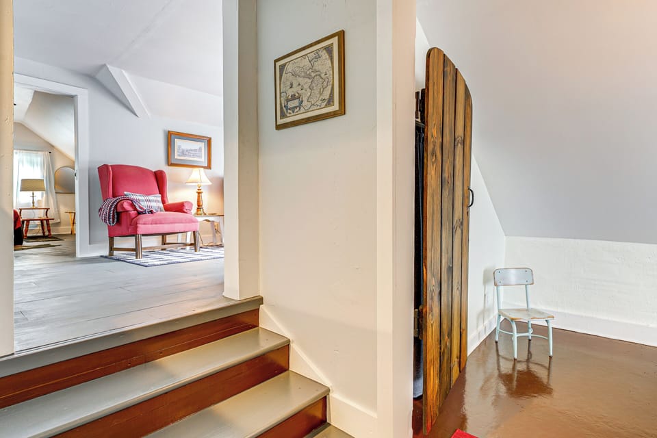 Steps to 2nd-Floor Sunken Level