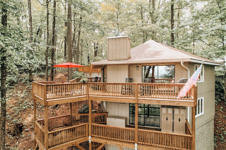 Enjoy gorgeous mountain views from this double porch set up! 