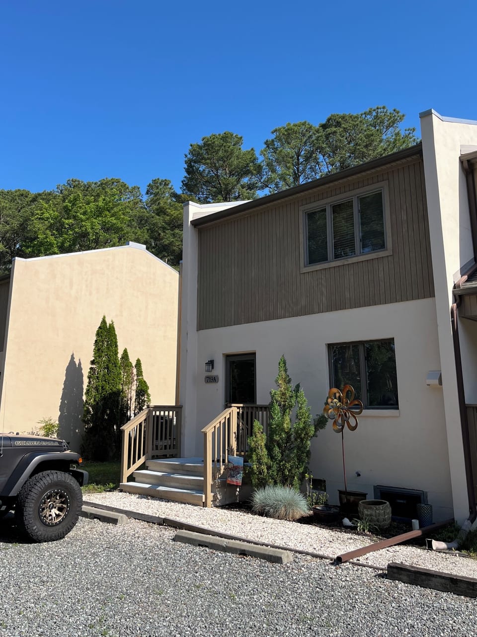 Front view of property with free parking spaces