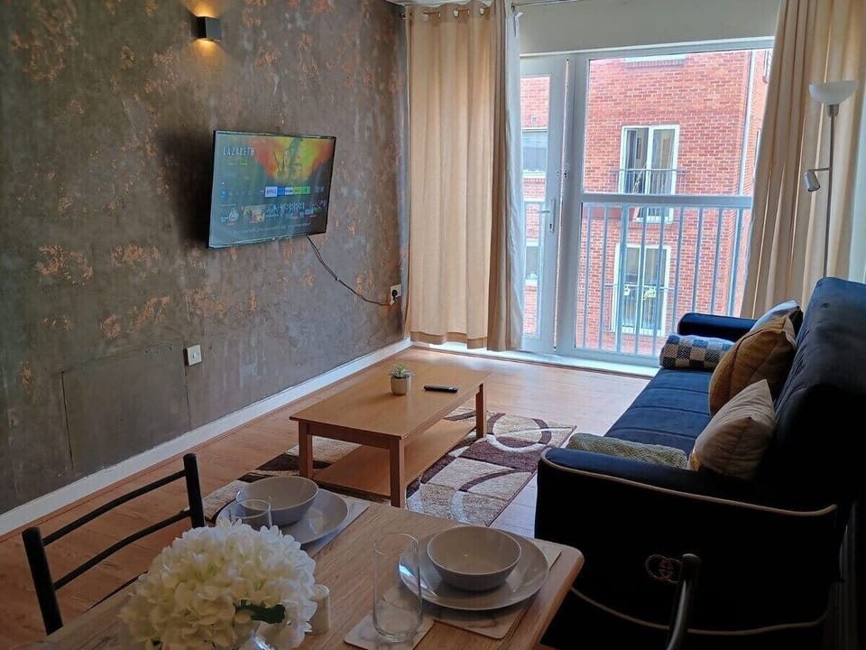Relax in our cozy living room, complete with a comfortable sofa and  large flat-screen TV for your entertainment.Whether you'rewatching your favorite shows or unwinding after a day of exploring,this inviting space is perfect for lounging socializing.