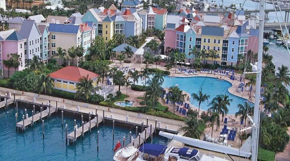 Complex and community pool and spa.