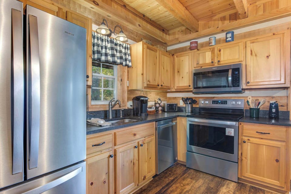 Kitchen with all your basics