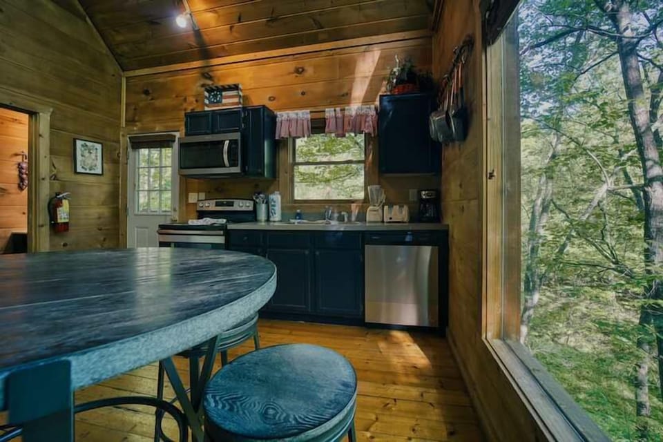 The cozy, eat-in kitchen area offers ample space & all the comforts of home