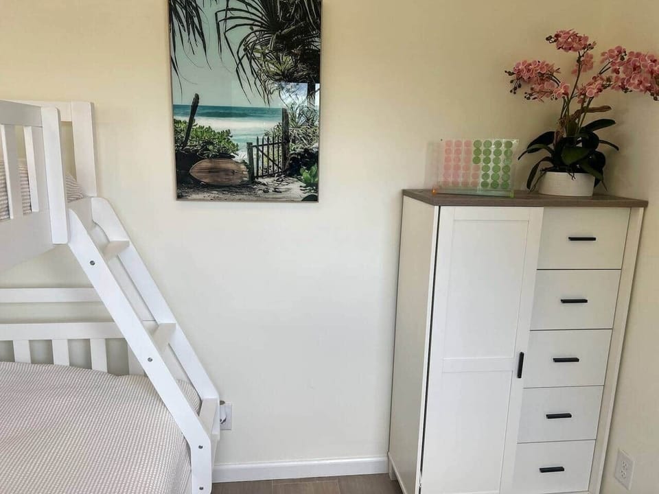 Twin over double bed bunk room