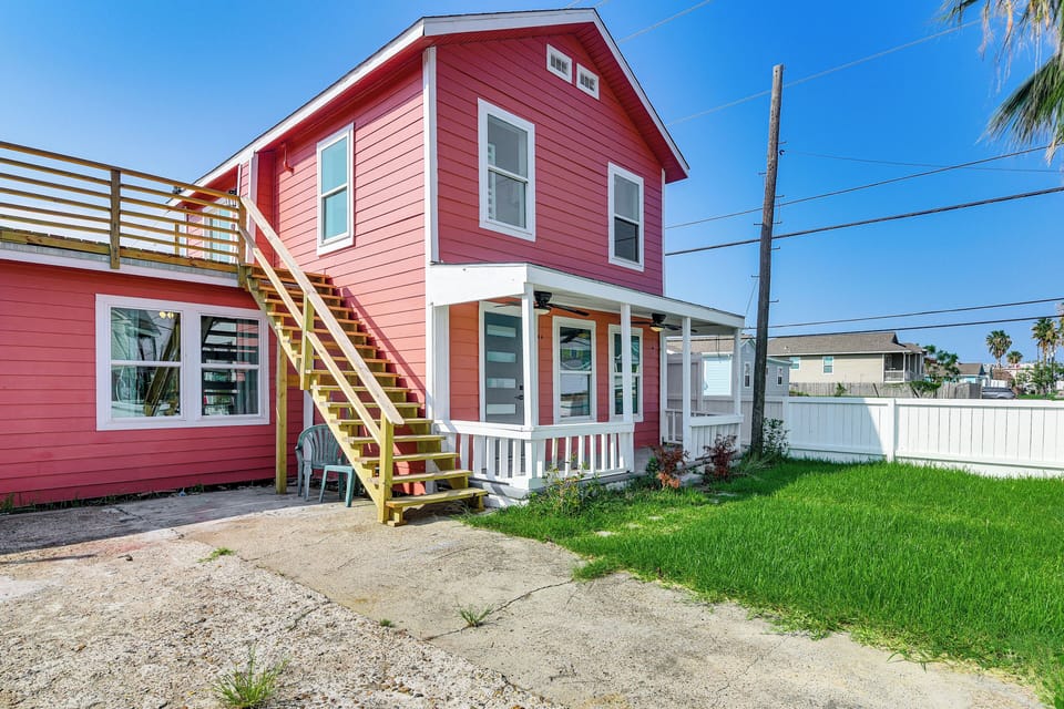Galveston Vacation Rental | 3BR | 3BA | 3 Steps to Enter | 1,500 Sq Ft