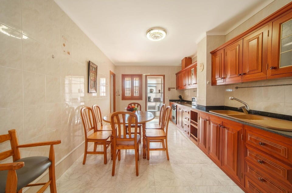 Furniture, Cabinetry, Property, Countertop, Building, Drawer, Chair, Wood, Table, Lighting