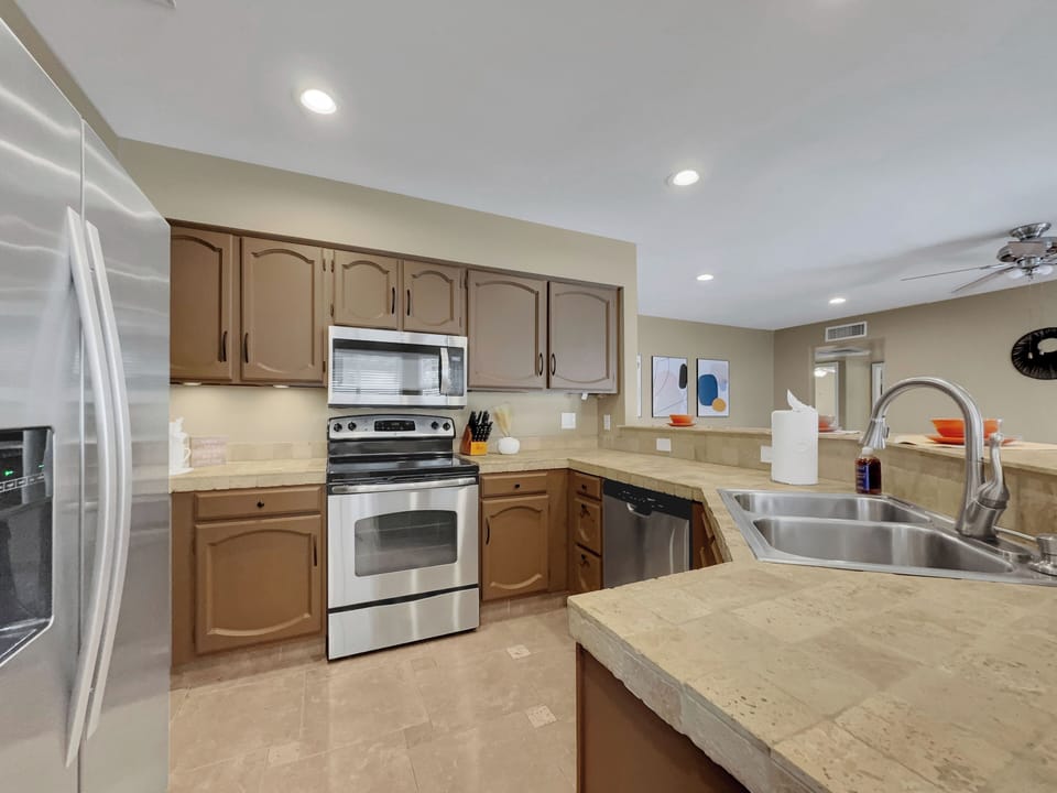 Wowza! We're eating in tonight! Well-appointed kitchen, you bring the groceries, we have the rest.