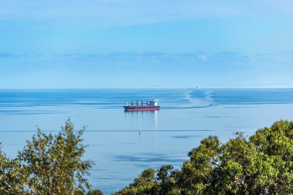 Bay views from every direction