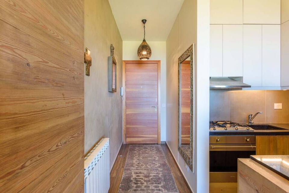 Full kitchen