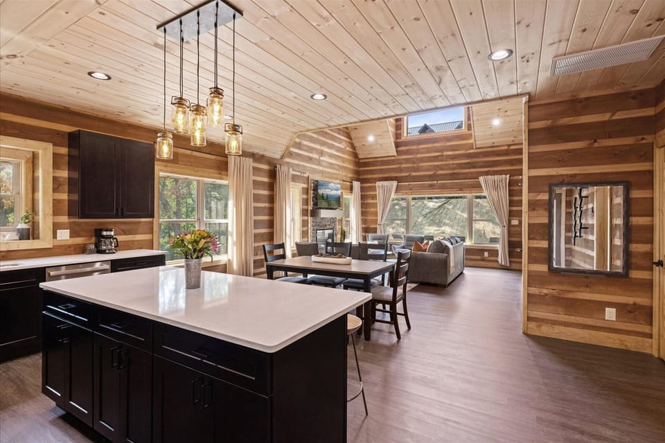 Large modern kitchen with island!