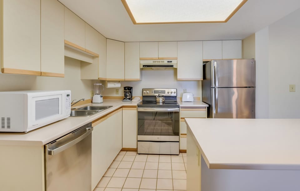 Castle at Maui Banyan G510B - Full Kitchen