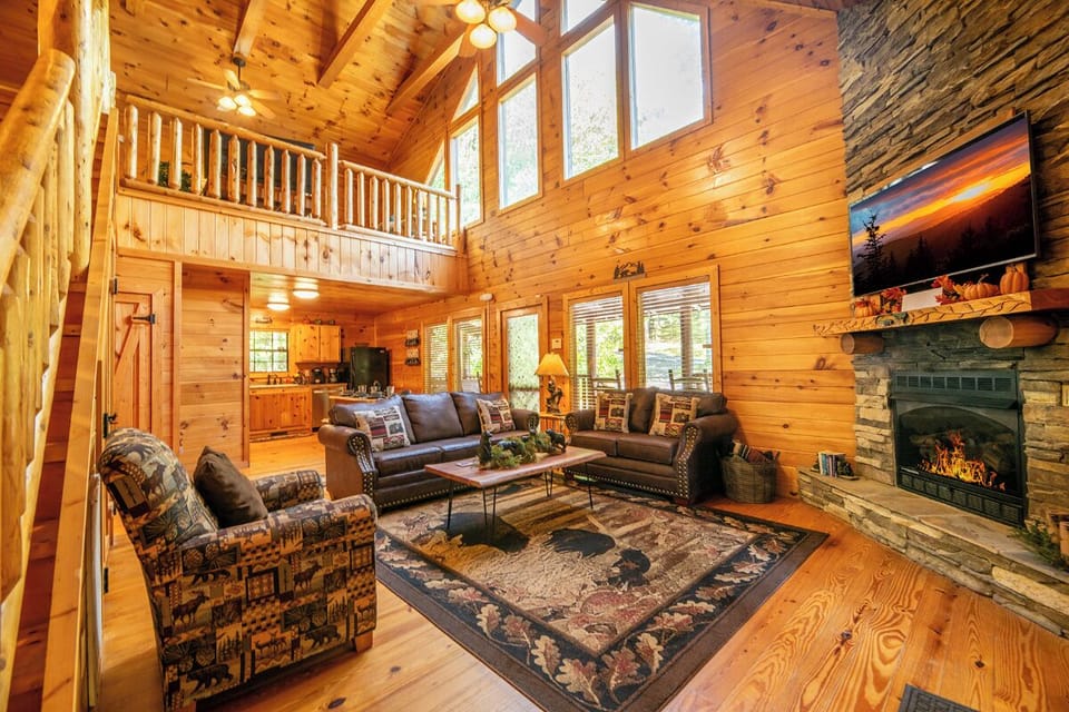 Twisting Pines' cozy living area