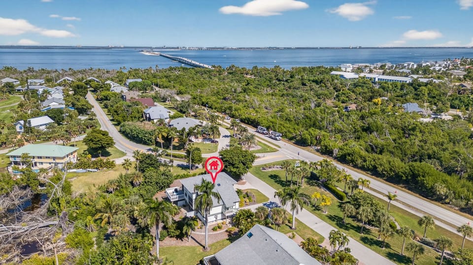 Aerial view of Oasis Inn the Dunes