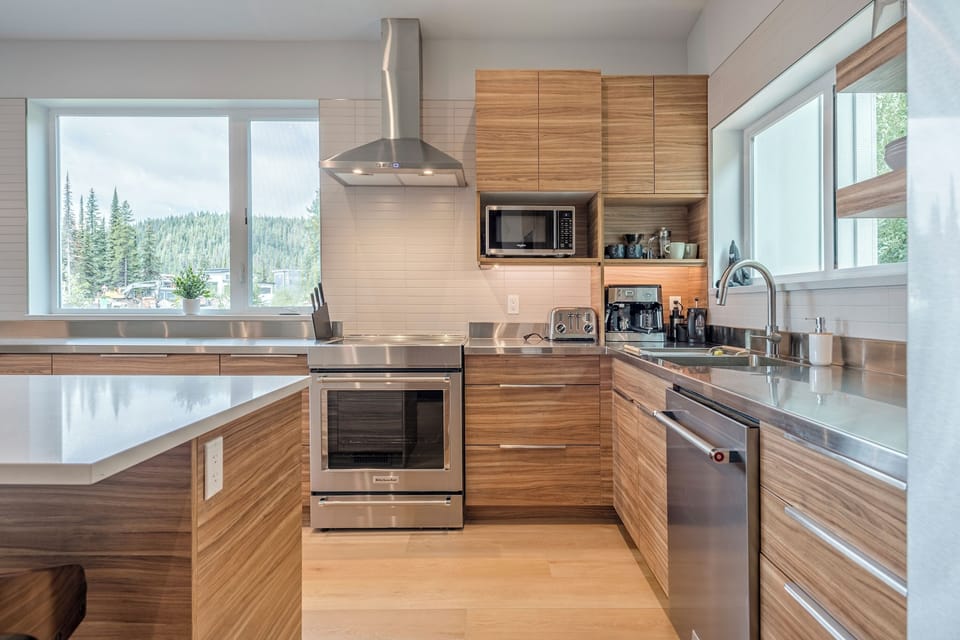 Fully-stocked Kitchen 