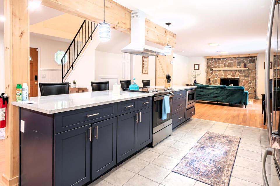 Kitchen/Kitchen Island rear