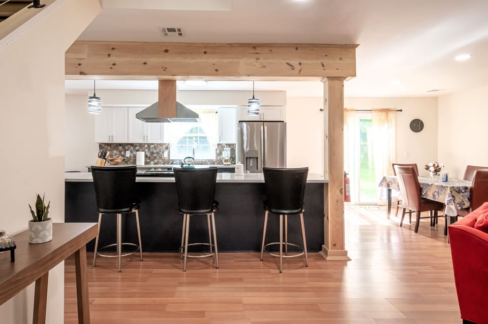 Kitchen Island/Kitchen sitting