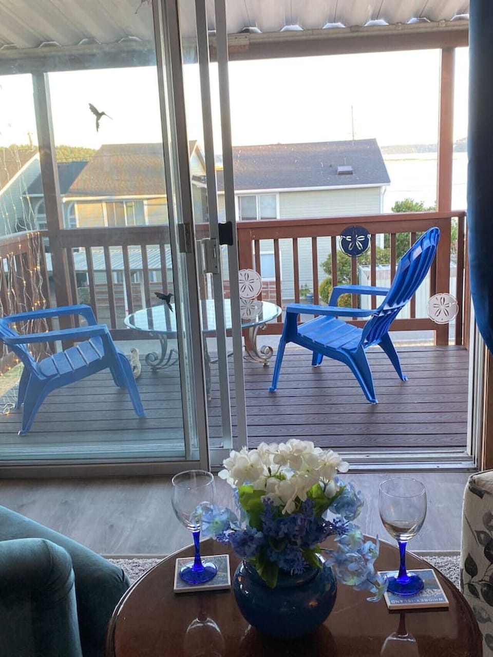 It's hard to decide whether to be inside or go out there!