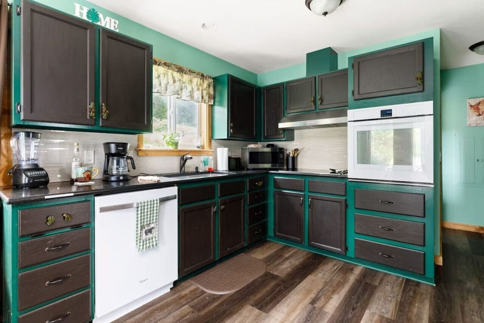 Full kitchen with electric cooktop, wall oven, dishwasher and many small appliances (see the entire list in the amenities section!)!