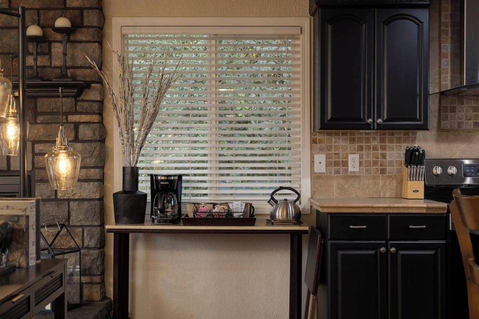 205 Main Street, Dayton, OR - Airbnb Interior-25