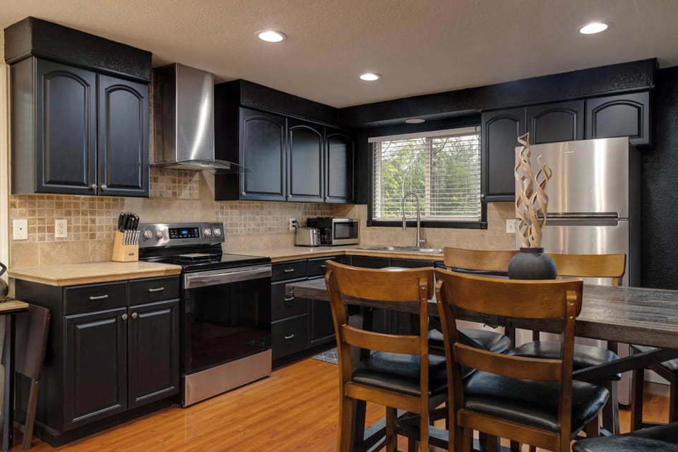 205 Main Street, Dayton, OR - Airbnb Interior-19