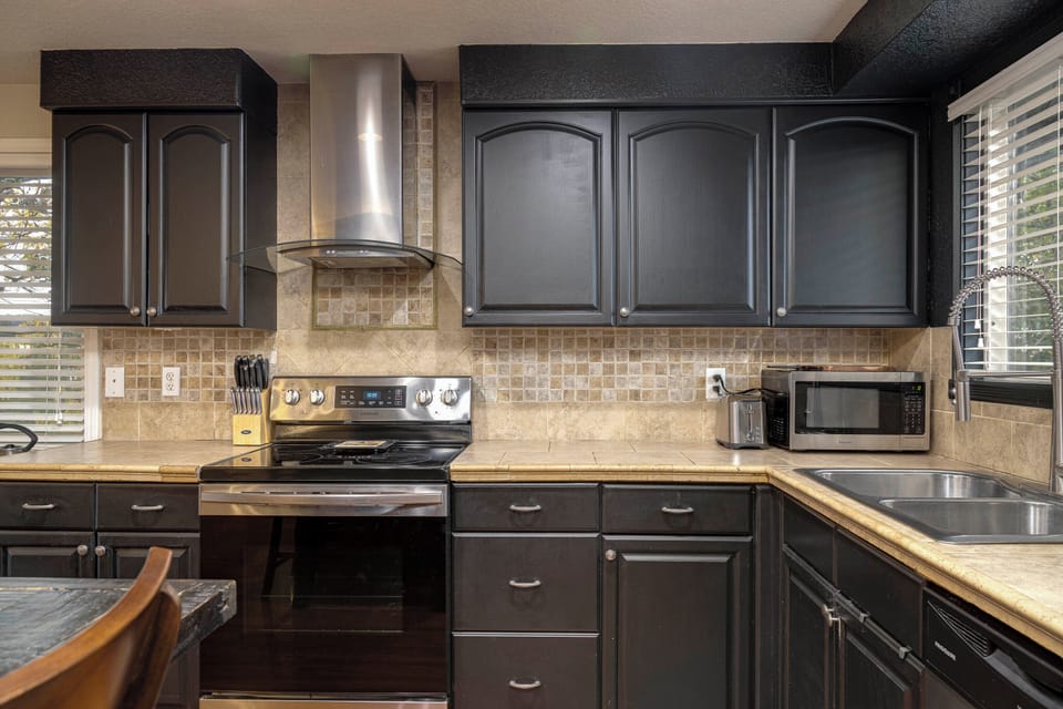 205 Main Street, Dayton, OR - Airbnb Interior-22