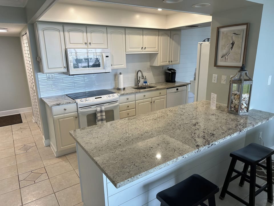 Kitchen with Eat-in Bar area
