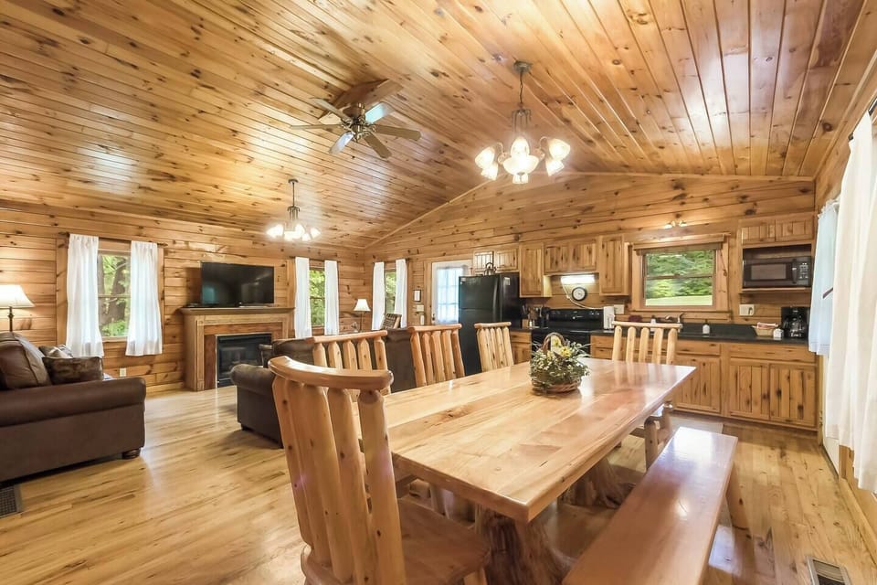 Dining/Kitchen area