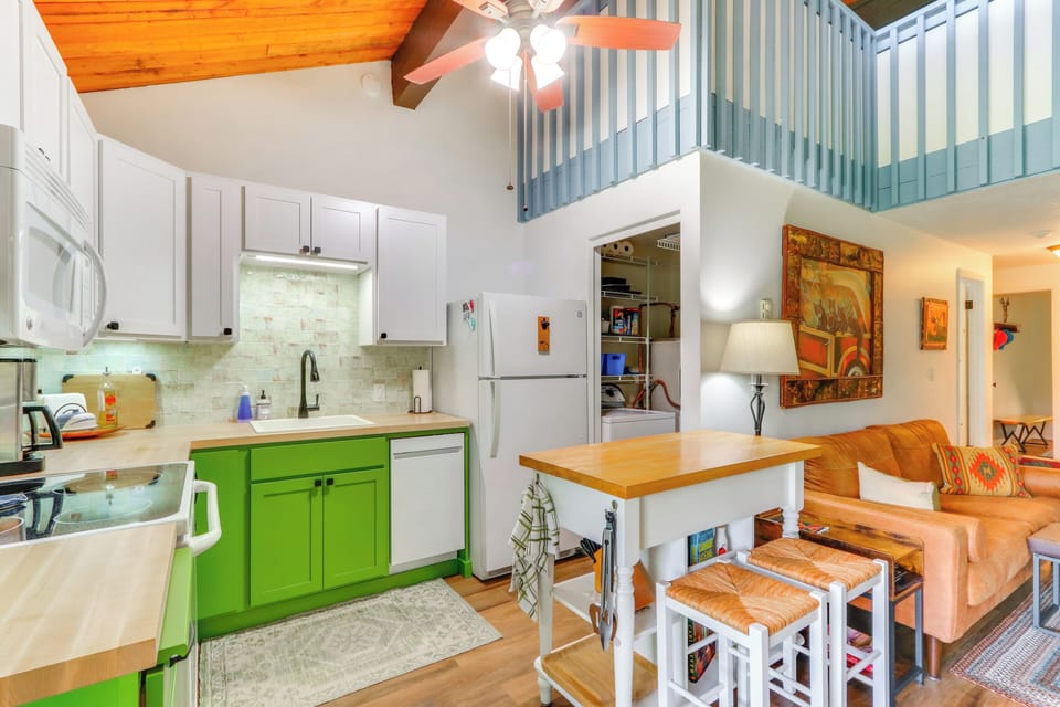 Kitchen | Breakfast Bar | Cooking Basics | Drip Coffee Maker | Main Level