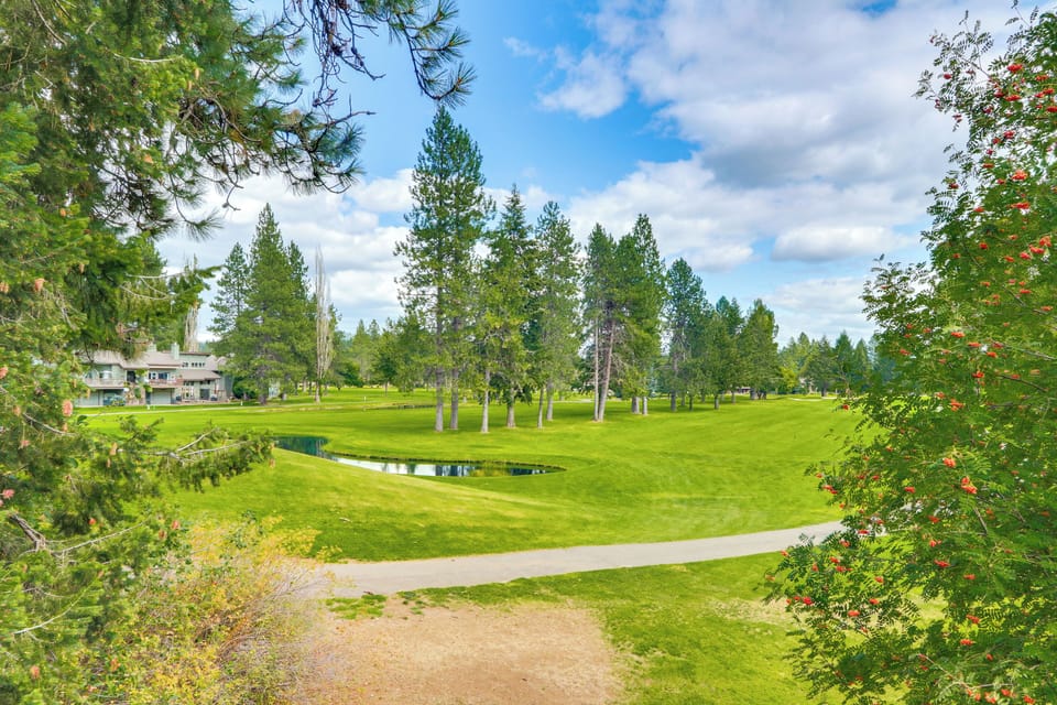 Twin Lakes Village Community Amenities | Golf Course