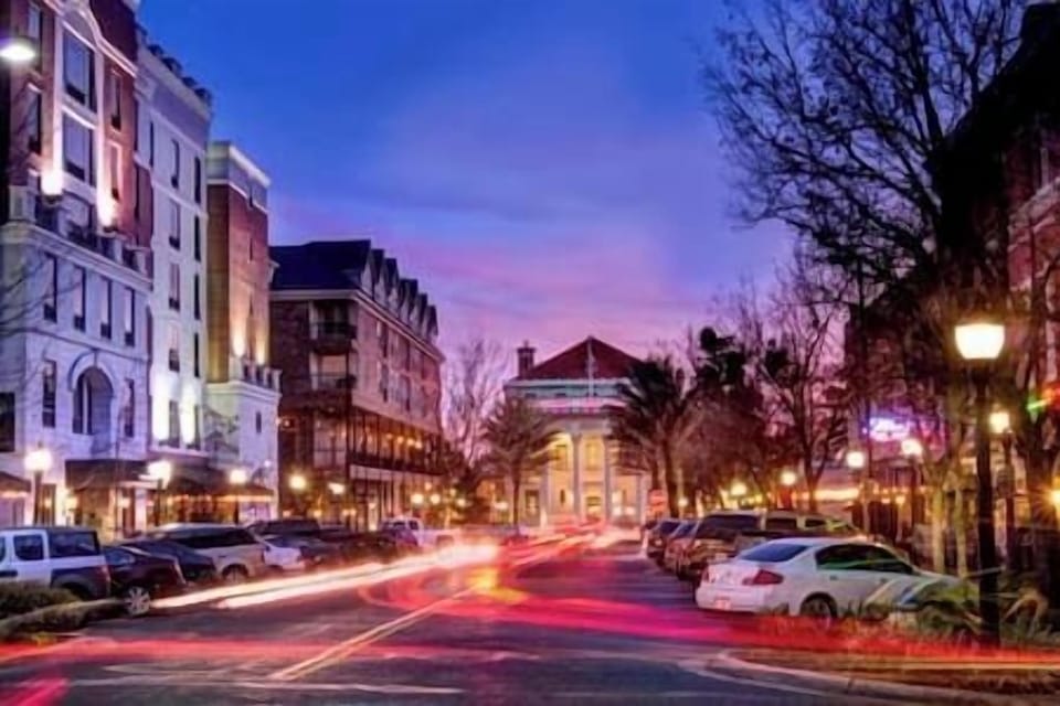 Downtown Gainesville, 5 minutes away from our unit. Filled with restaurants, nightlife & fun.