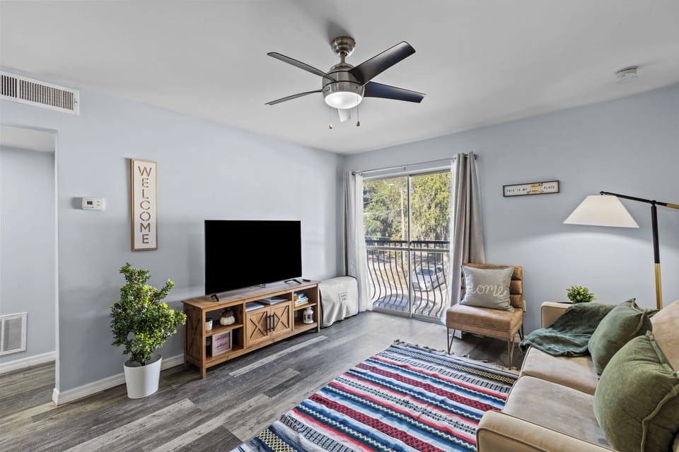 Living room with SMART, books, Board games, House Manual, and Portable inflatable bed. (1)