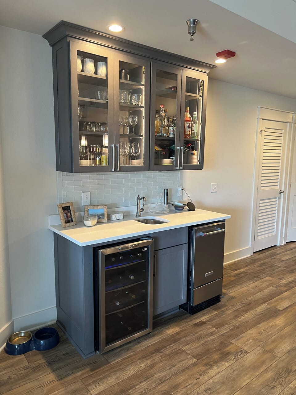 Wet bar.