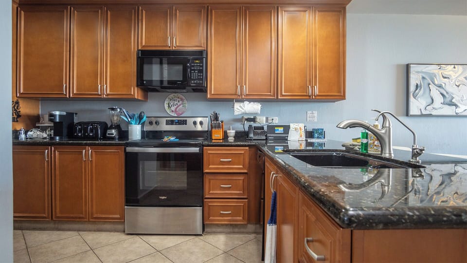 The complete kitchen.