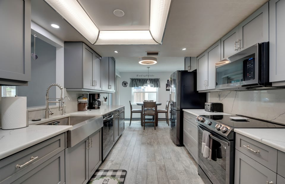 Kitchen | Drip Coffee Pot | Blender | Toaster