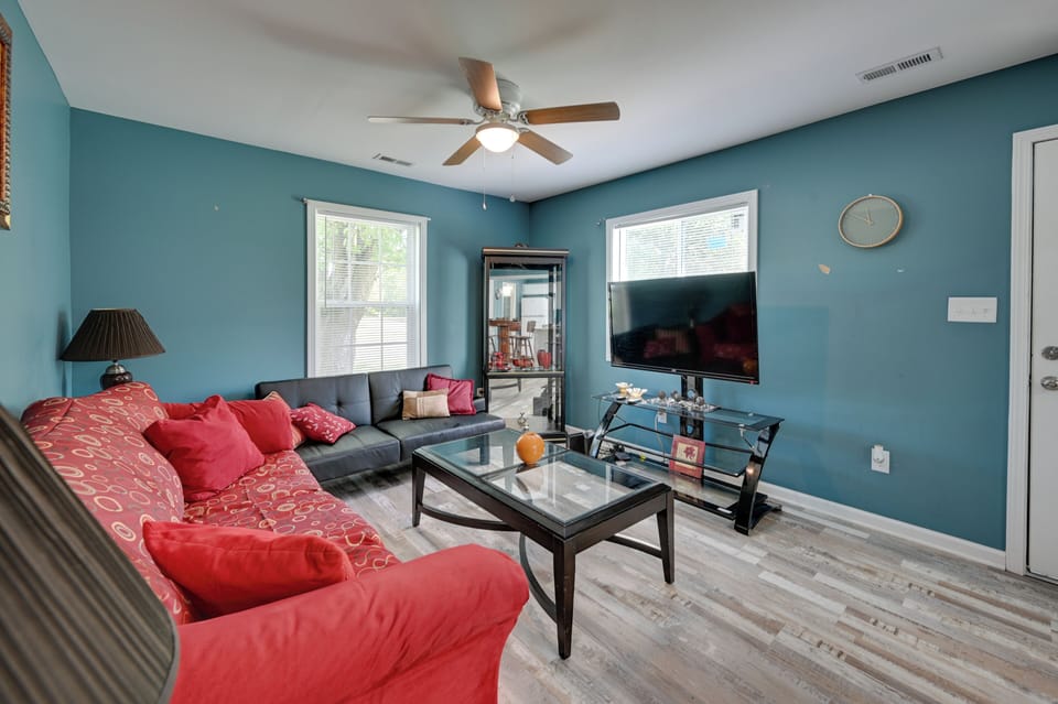 Hopkinsville Vacation Rental | 2BR | 1.5BA | 800 Sq Ft | 5 Steps Required