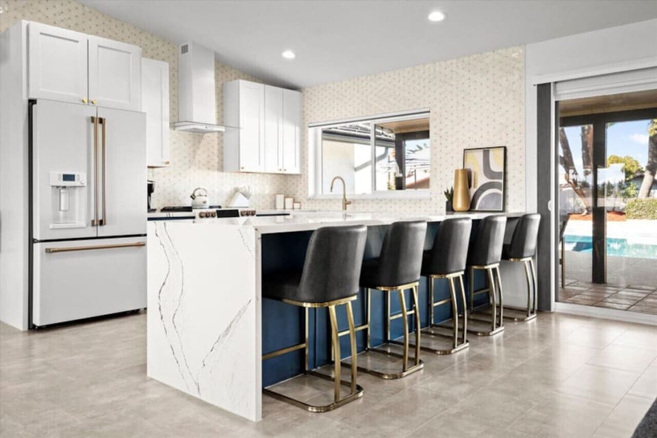 Stylish Kitchen Island Design