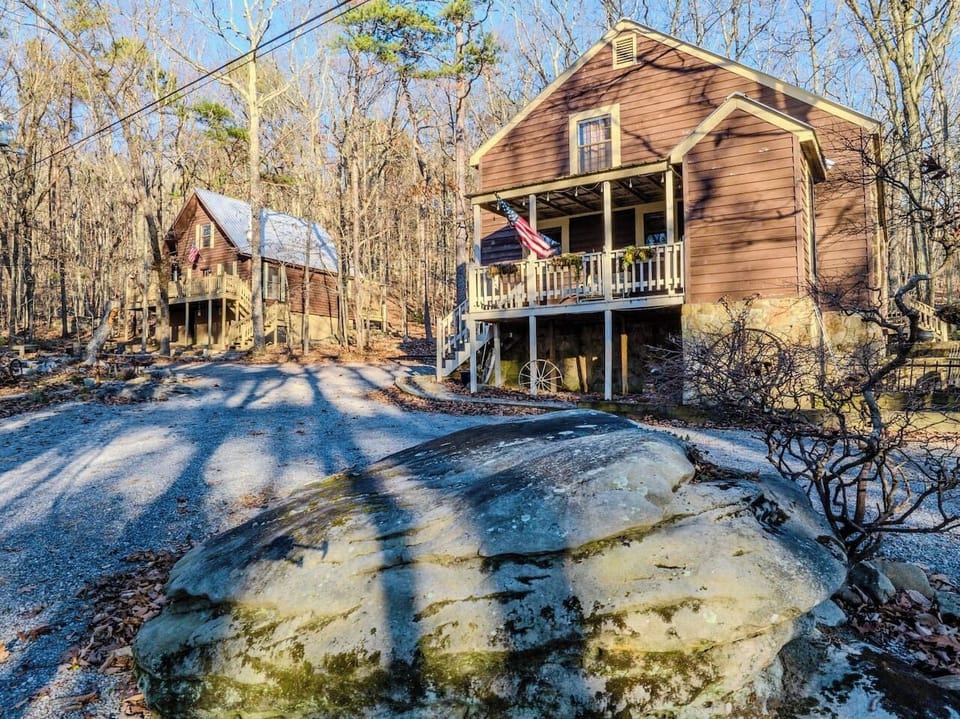 Bird`s Eye View & Rock Haven - 2 eclectic cabins on private 3 acres near Desoto State Park Trails.