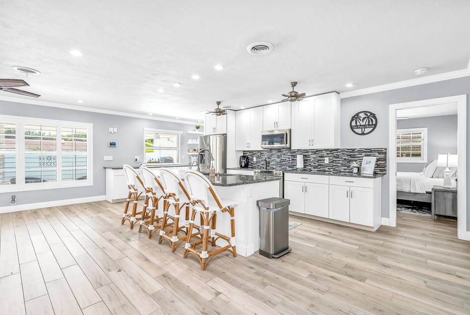 A chef's dream kitchen with everything you need to create a masterpiece meal for your hungry crew. Stainless steel appliances, and indoor and outdoor dinner service for 8