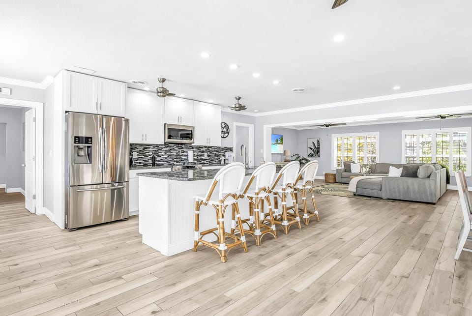 A chef's dream kitchen with everything you need to create a masterpiece meal for your hungry crew. Stainless steel appliances, and indoor and outdoor dinner service for 8
