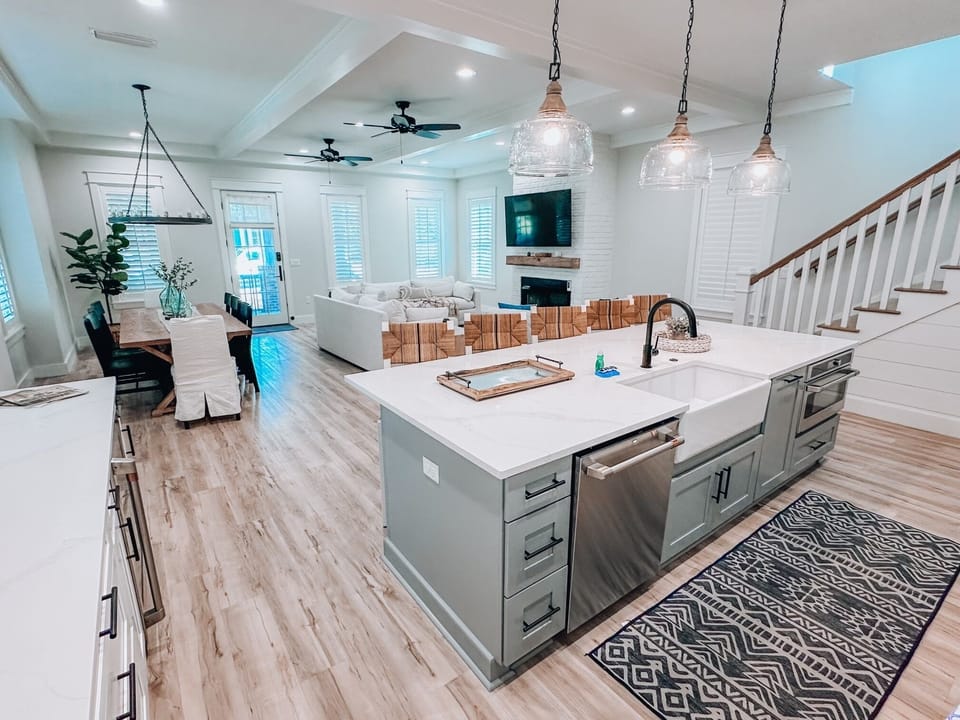 Kitchen/Libving/Dining